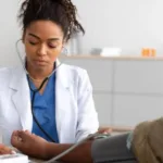proposta-legislativa-visa-assegurar-atendimento-integral-e-prioritario-a-enfermeiros-em-hospitais-do-pais