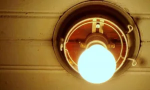 camara-avalia-projeto-para-inclusao-automatica-de-aposentados-de-baixa-renda-na-tarifa-social-de-energia