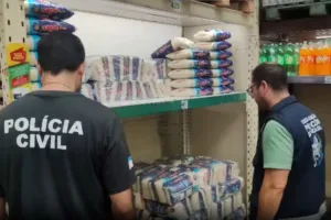 fiscalizacao-recolhe-9-toneladas-de-comida-apos-encontrar-fezes-em-mercado
