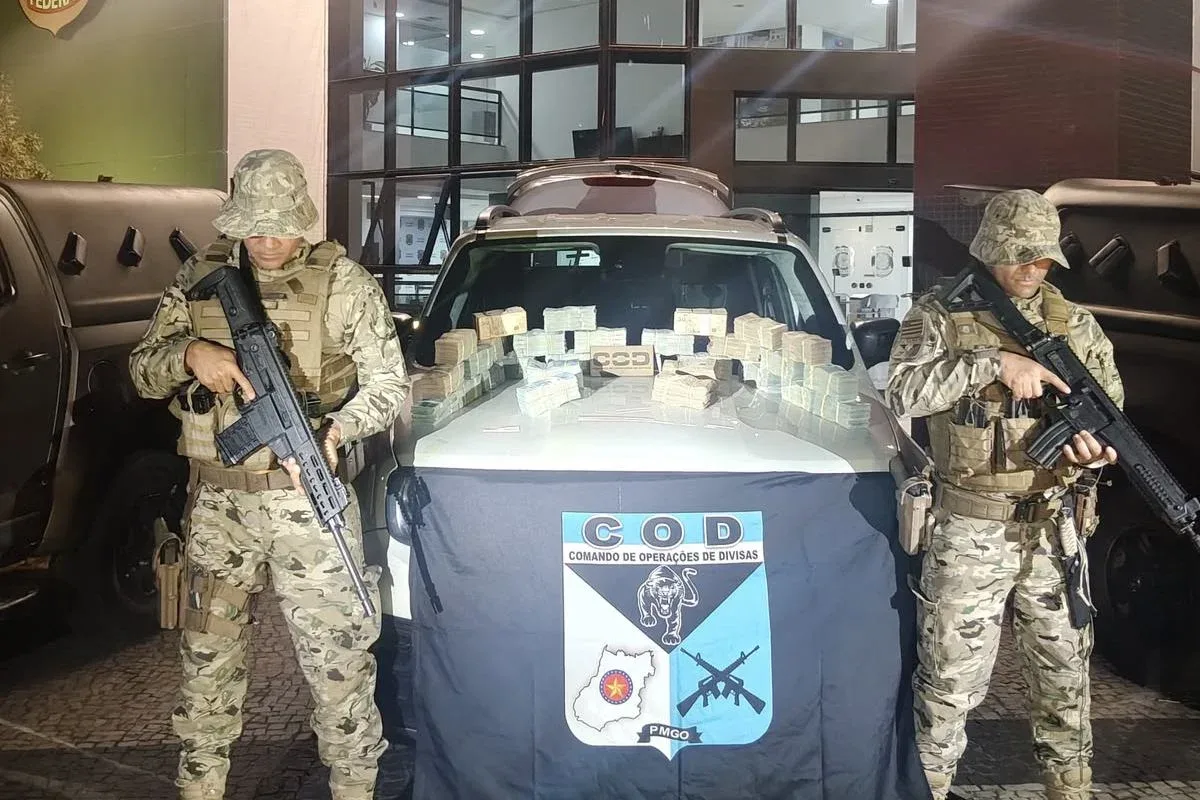 Motorista é parado com quase R$ 1,2 milhão em dinheiro vivo em Goiás e diz que não sabe quem seria o destinatário