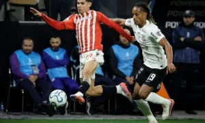 estudiantes-bate-corinthians-por-1-a-0-e-avanca-na-libertadores;-memphis-depay-perde-penalti