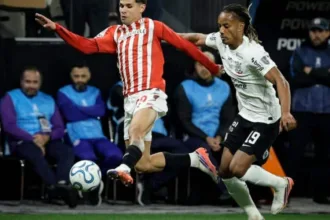estudiantes-bate-corinthians-por-1-a-0-e-avanca-na-libertadores;-memphis-depay-perde-penalti