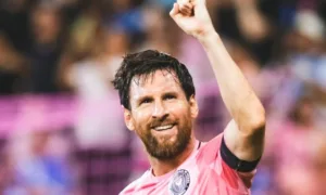 lionel-messi-faz-golaco-de-cabeca-em-inter-miami-x-cruz-azul-no-campeones-cup