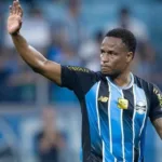 golaco!-jovane-cabral-marca-de-falta-e-empata-para-o-gremio-contra-o-botafogo-no-nilton-santos