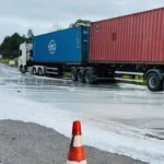 resina-espalhada-em-rodovia-de-sp-causa-batida-e-bloqueio