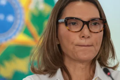 janja-critica-bolsonarismo-e-afirma:-“nao-vamos-voltar-para-as-trevas”