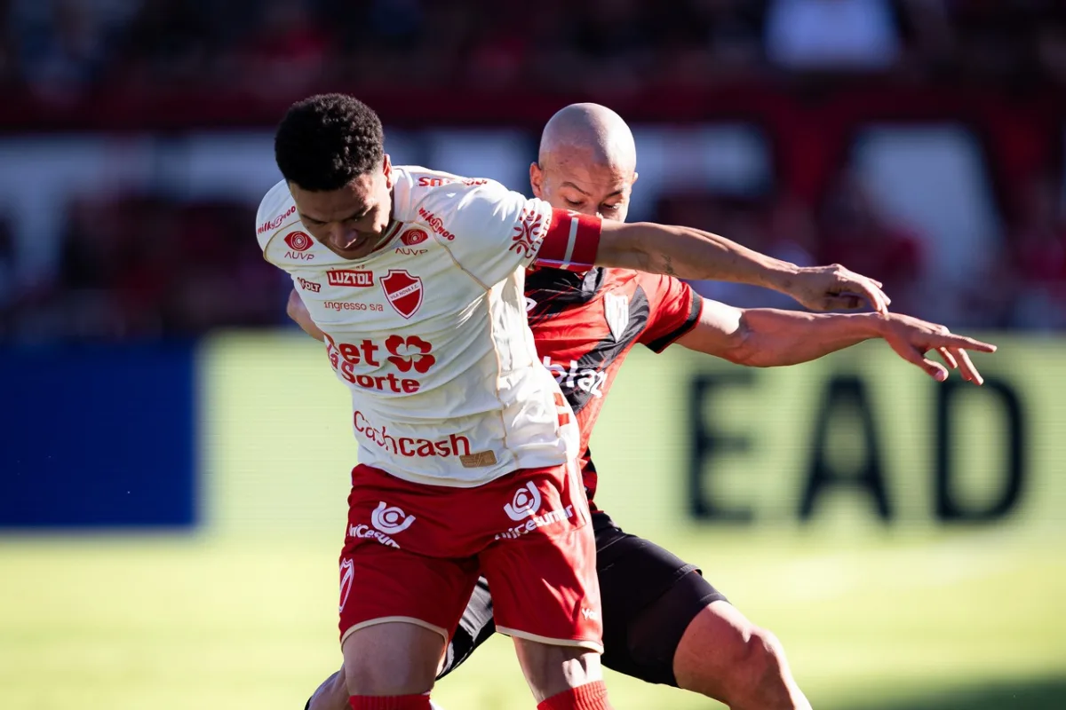 Se a série B terminasse hoje, Vila Nova e Atlético se enfrentariam nos playoffs. Já pensou?