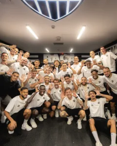 morreu-pela-boca?-galo-cria-cardume-de-memes-e-neymar-silencia-apos-eliminacao