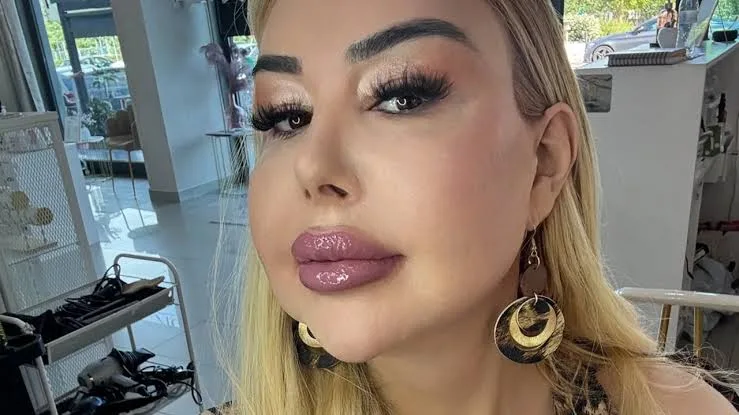 Cantora trans relata prazer após cirurgia de redesignação sexual: “Orgasmo intenso”