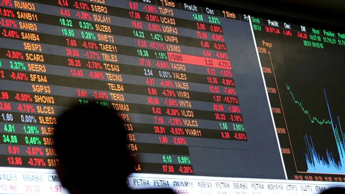 Anúncio de aumento do Bolsa Família faz dólar subir e Bolsa cair
