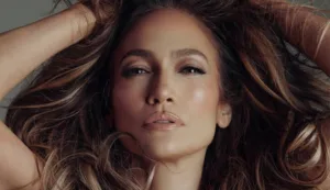 mulher-e-presa-nos-eua-e-viraliza-por-ser-‘sosia’-da-cantora-jennifer-lopez;-veja-foto