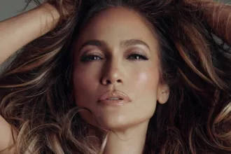 mulher-e-presa-nos-eua-e-viraliza-por-ser-‘sosia’-da-cantora-jennifer-lopez;-veja-foto