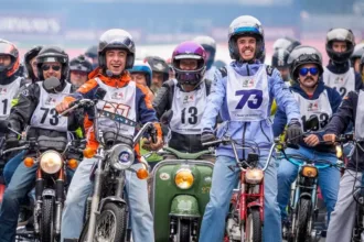 pilotos-da-motogp-disputam-corrida-de-motonetas-na-austria