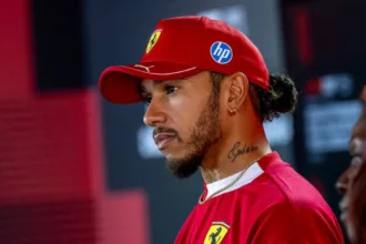 hamilton-nega-crise-na-ferrari-e-rebate-rumores-sobre-demissoes