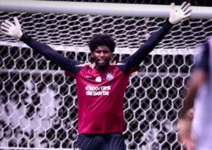 hugo-souza,-matheuzinho-e-bidon:-o-plano-do-corinthians-para-bater-meta-milionaria-de-vendas