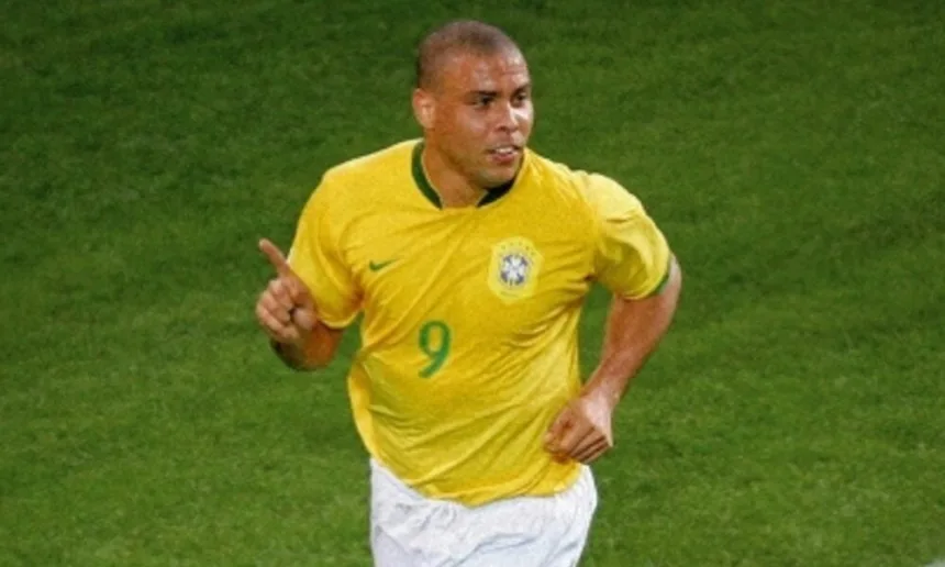 ronaldo-fenomeno-50-anos:-assista-ao-primeiro-gol-do-craque-pela-selecao-brasileira