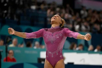convocacao-da-ginastica-do-brasil:-rebeca-andrade-e-flavia-saraiva-entram-em-lista-do-mundial