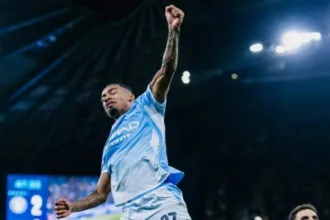estreia-de-allan-pelo-city:-joia-ex-palmeiras-brilha-com-gol-e-faz-desabafo-emocionante:-“nem-nos-melhores-sonhos”