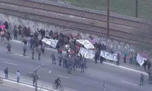 linha-12-safira-tem-trecho-bloqueado-apos-protesto-em-sp