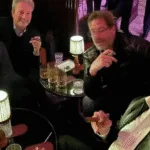 pf-acha-foto-de-gonet-fumando-charuto-ao-lado-de-vorcaro-em-londres-–-uol-noticias