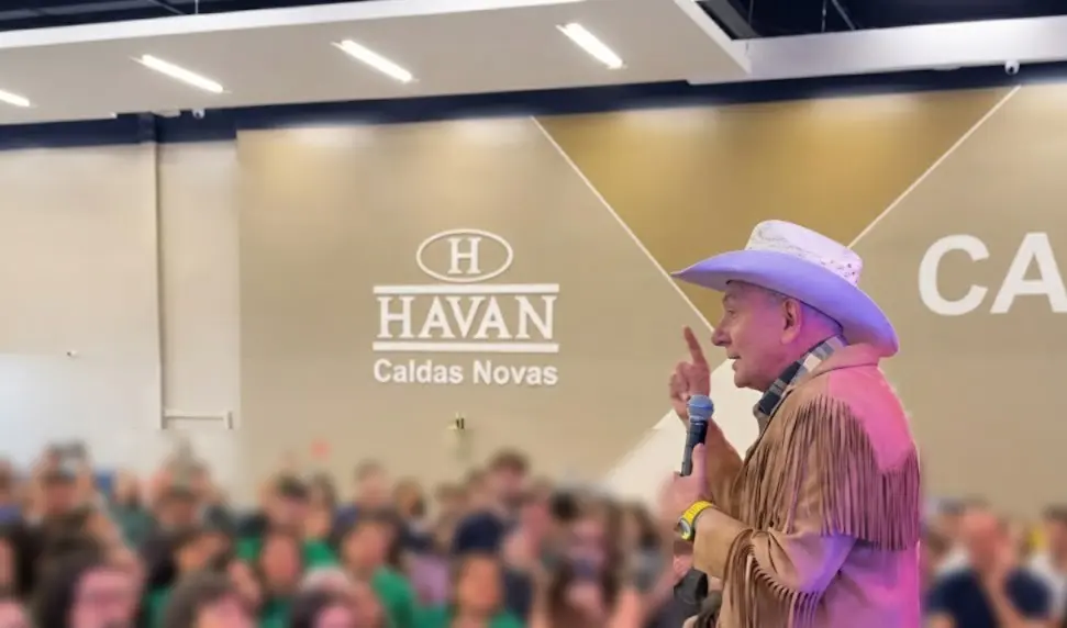 “Vão ter que arranjar outro emprego”: ‘Véio da Havan’ é alvo de ação por assédio eleitoral que pede R$ 30 mi em Goiás