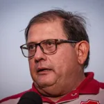guto-destaca-sofrimento-do-vila-e-pede-pes-no-chao-na-reta-final:-“nos-nao-somos-melhores.-nos-estamos-melhores”