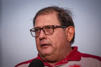 guto-destaca-sofrimento-do-vila-e-pede-pes-no-chao-na-reta-final:-“nos-nao-somos-melhores.-nos-estamos-melhores”