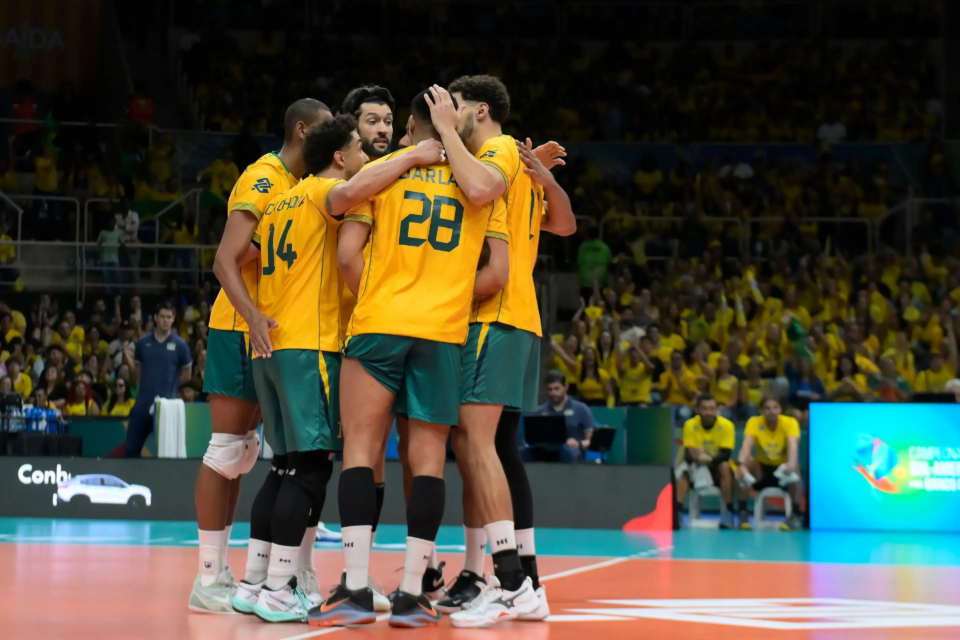 Brasil e Argentina decidem título e vaga olímpica no vôlei