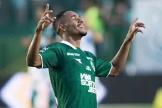 tem-estrela!-mozart-acerta-na-substituicao-e-goias-vira-contra-o-avai