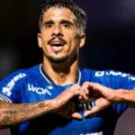 avai-abre-o-placar-na-serrinha,-deixa-o-z-4-e-goias-para-o-intervalo-com-derrota