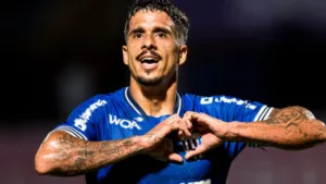 avai-abre-o-placar-na-serrinha,-deixa-o-z-4-e-goias-para-o-intervalo-com-derrota