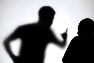 namorado-bloqueia-mae-apos-jovem-de-22-anos-ser-achada-morta