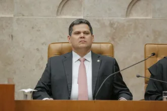 de-6×1-a-moraes:-alcolumbre-acumula-pressoes-de-governo-e-oposicao