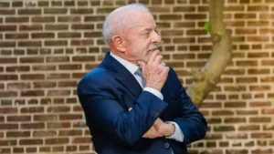 nos-eua,-lula-volta-a-chamar-trump-de-imperador-e-critica-ataques-a-soberania