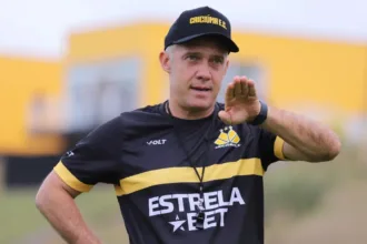 rival-de-goianos-pelo-acesso,-criciuma-pode-perder-tecnico-para-o-internacional
