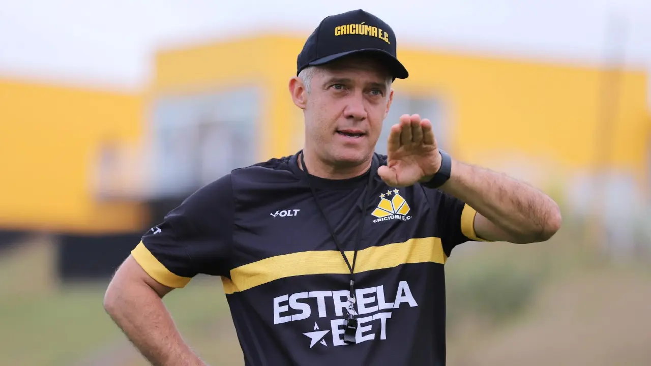 Rival de goianos pelo acesso, Criciúma pode perder técnico para o Internacional