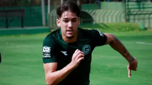 lucas-rodrigues-se-junta-a-selecao-brasileira-e-sera-desfalque-por-duas-rodadas-no-goias