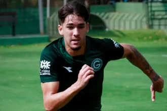 lucas-rodrigues-se-junta-a-selecao-brasileira-e-sera-desfalque-por-duas-rodadas-no-goias