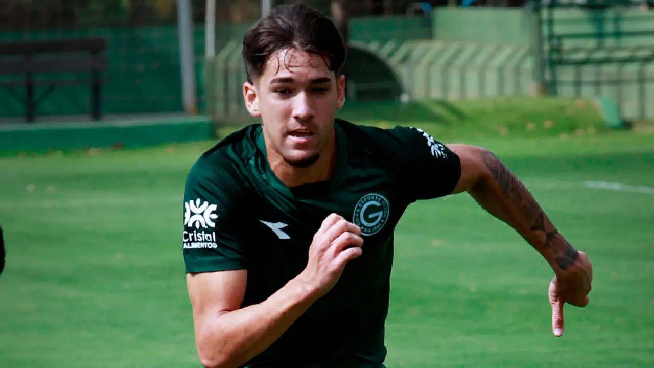 Lucas Rodrigues se junta à Seleção Brasileira e será desfalque por duas rodadas no Goiás