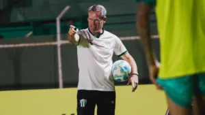 apos-demitir-hemerson-maria,-goiania-anuncia-contratacao-de-tecnico-que-estava-no-rio-verde
