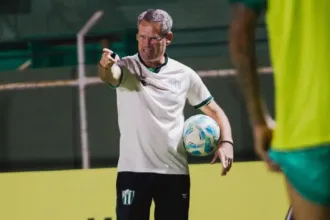 apos-demitir-hemerson-maria,-goiania-anuncia-contratacao-de-tecnico-que-estava-no-rio-verde