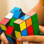 menina-chinesa-de-6-anos-bate-recorde-mundial-no-cubo-magico