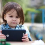 proposta-legislativa-visa-reforcar-salvaguardas-digitais-e-instituir-indicador-nacional-para-a-primeira-infancia