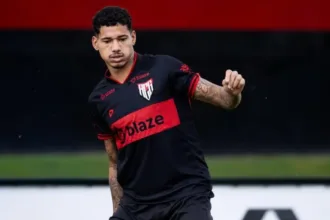 marrony-sera-novidade-no-atletico-para-o-classico-contra-o-goias;-zagueiro-vira-duvida