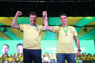 flavio-bolsonaro-e-wilder-morais-anunciam-carreata-em-goiania-no-domingo-(27/9)