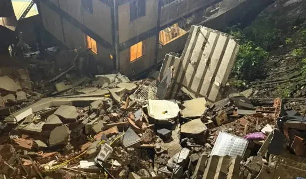 predio-de-tres-andares-desaba-na-zona-sul-do-rio