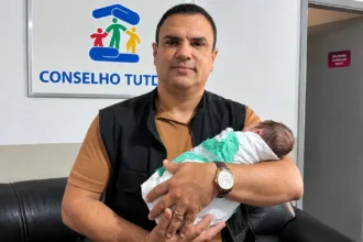 mae-decide-entregar-filho-para-adocao-de-forma-legal-em-goiania