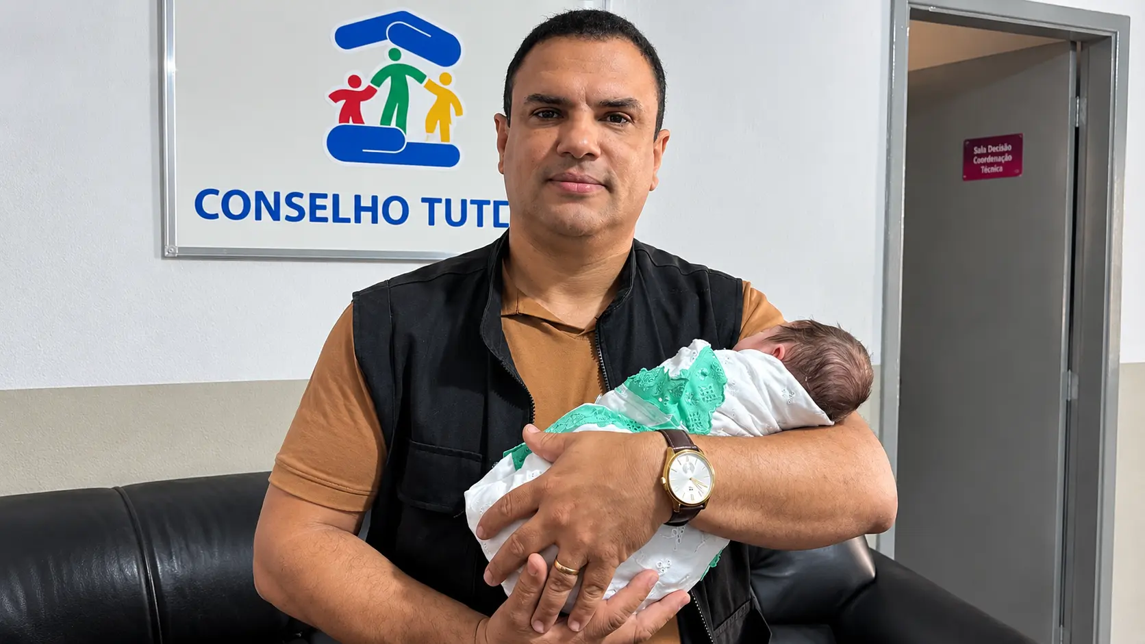 Mãe decide entregar filho para adoção de forma legal em Goiânia