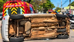 menino-arremessado-de-carro-que-tombou-em-goiania-morre-aos-2-anos