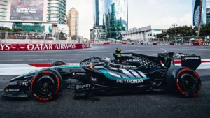 russell-voa-em-baku-e-conquista-4a-pole-da-temporada-na-f1;-bortoleto-larga-em-17o